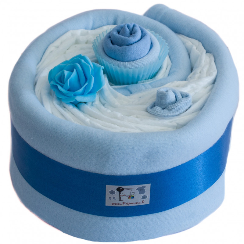 Gâteau de couches et couverture bleu